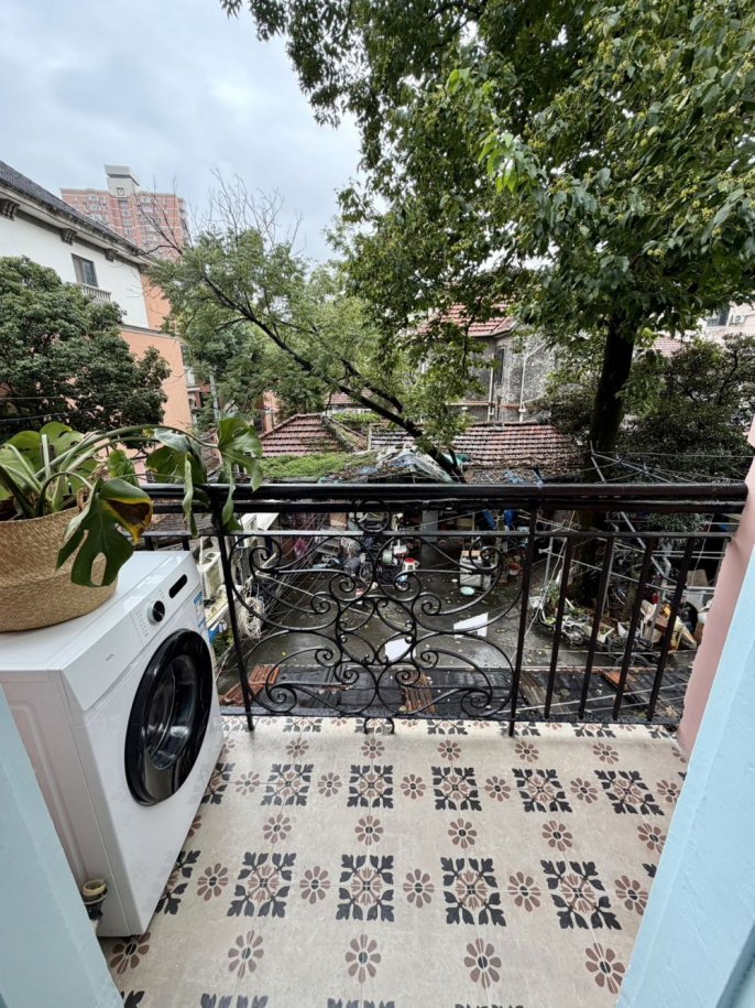 Unique 1br old house with Balcony @Yuyuan Rd L2/11