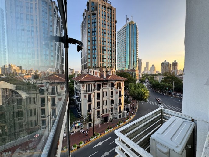 Spacious &Modern&Bright &Green 1BR +elevator| Famous Changshu rd metro L1/7