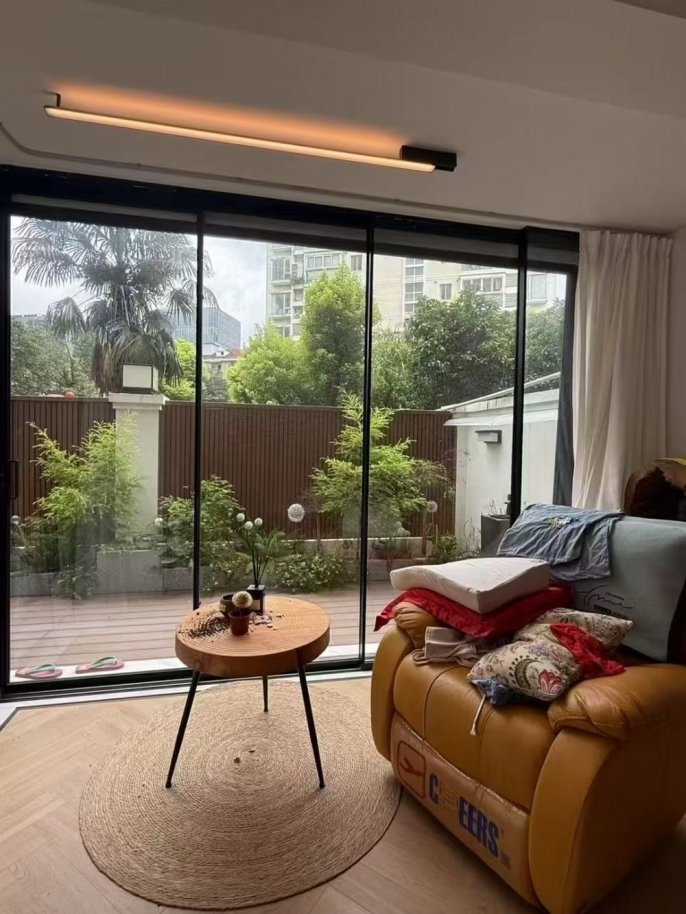 Beautiful 2brs&2baths with big garden near Shanghai Railway Station