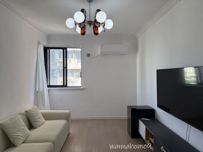 1BR Hengshan Rd / Spacious / Bright / Modern/ Quiet / elevator