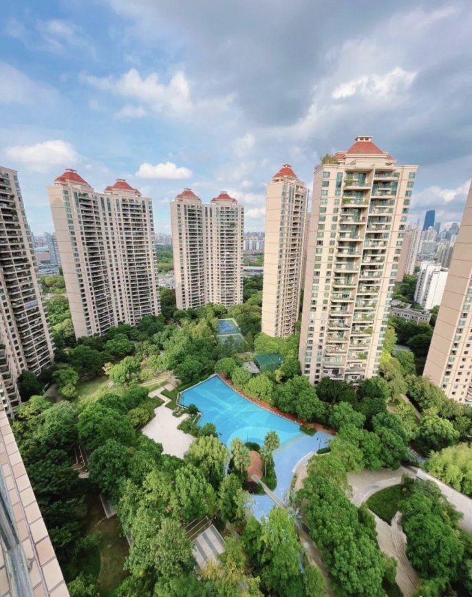 Modern 4brs open balcony in best apartment compound Hong qiao 26.8K