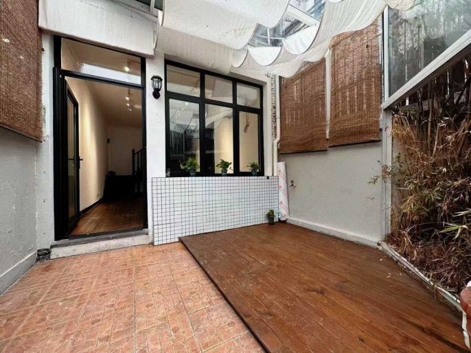 3-Story Townhouse w/Garden+Terrace on Tianping Rd