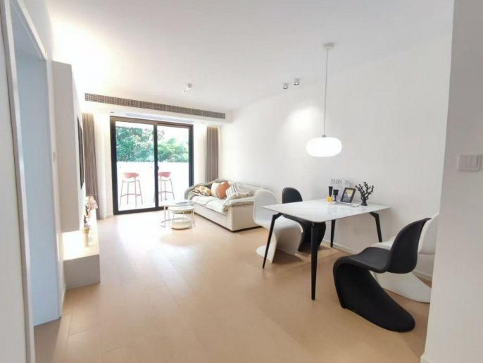 Elegant 2Brs+Balcony L10/15