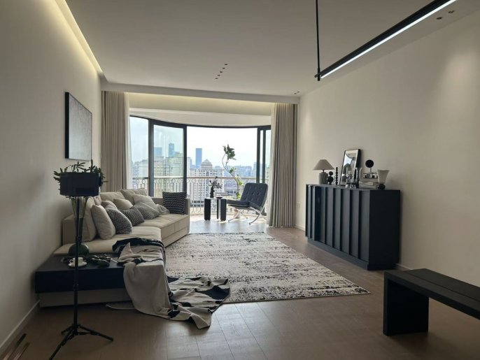 Brand new big size 3brs floor heating open kitchen near Xujiahui park ,line 4,7