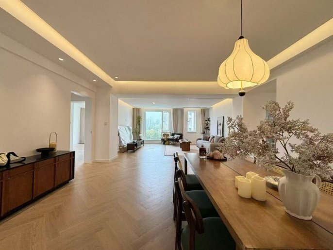 Wutong District, large 3-bedroom apartment, zero distance from Zhaojiabang Road subway Station