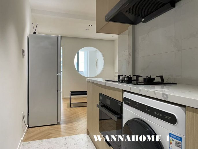 Spacious&Modern&Bright 1Bdr 1Bath Apt+4F Walk Up/West Nan Jing Rd CBD