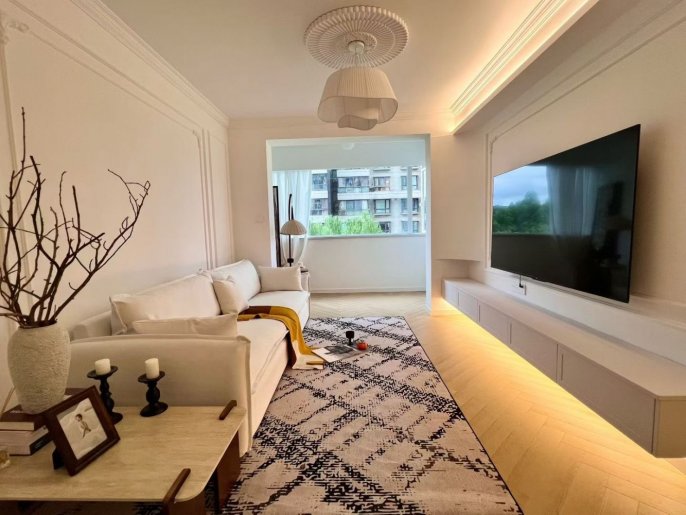 Newly Renovated Elevator 2Br/2Lr/1Bt Close to L3/4/11/14 Caoyang Rd Station