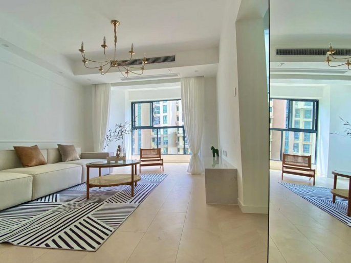 Big windows 2Bedrooms Apt +Central AC+oven @ L11/13 Longde Rd