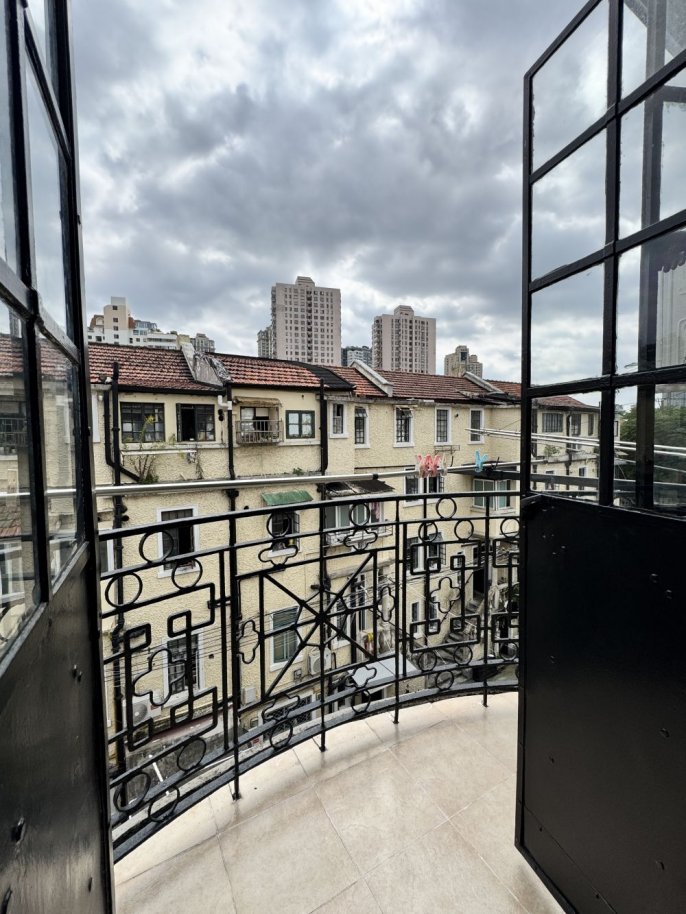 Spacaious 2Br-2bathr+high ceilings +balcony | South Shanxi rd metro & Jiashan rd Mt L9/12