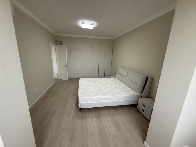 2BR with elevator near line 11 and Jiao'tong Uni can long and short lease