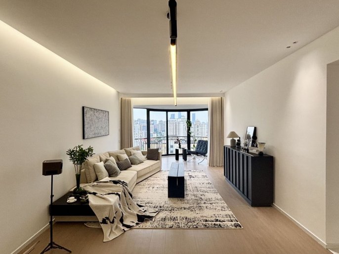 Brand new big 3brs floor heating brand new furniture near Xujiahui close to Huang pu river