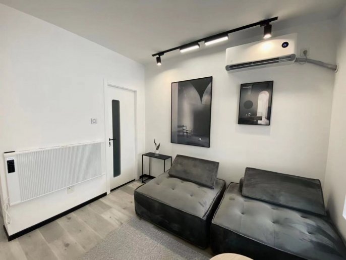 First landlord one bedroom apt with heating near L4/13 Jinshajiang Rd