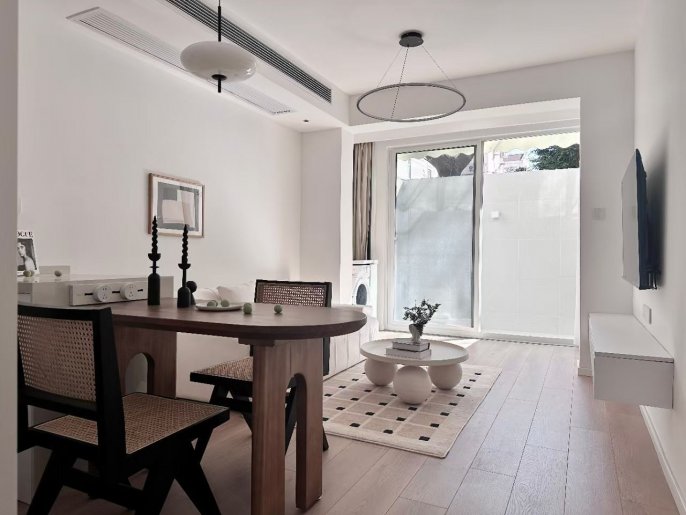 1br Hong qiao rd/West yan an private yard