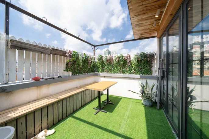 Jiangsu Rd Station 4Br/3Bath with Terrace Line2/11