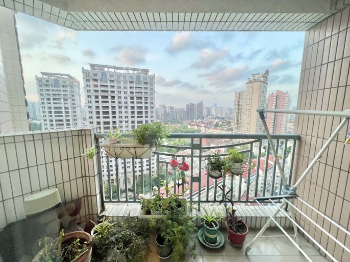 2 br cozy Apt &elevator &balcony/jiangsu rd 12K