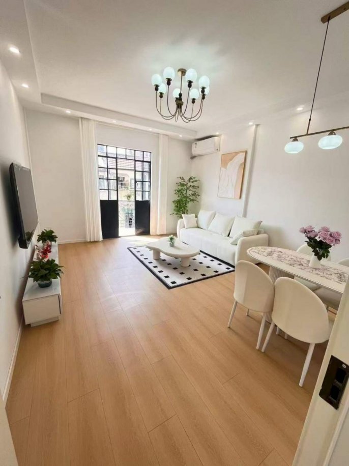2BR 2BA Old House w/Outdoor Balcony nr South Shaanxi Rd Station