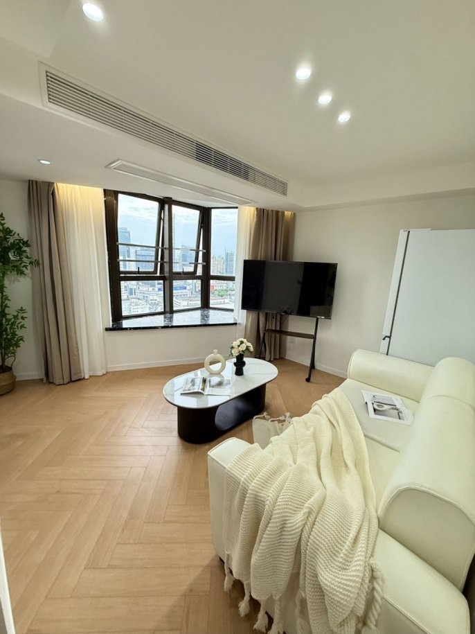 Newly renovated 1br high-rise at Shanghai Railway Station L1/3/4