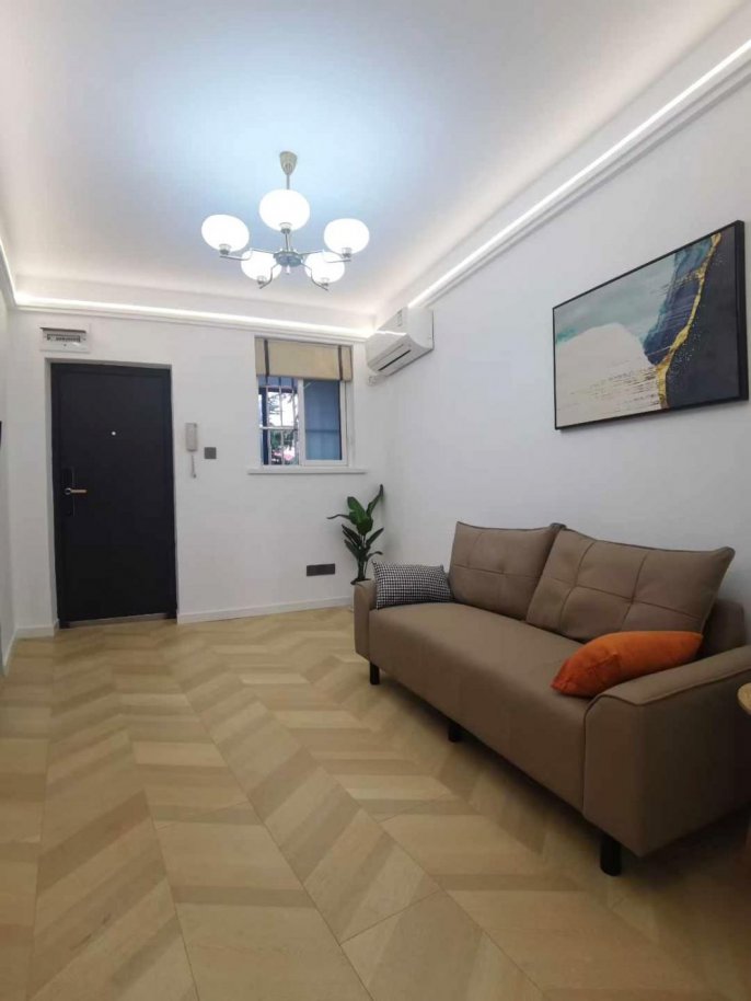 Loushanguan rd 1br 1lr@L2/15,elevator/cozy&clean/bright room