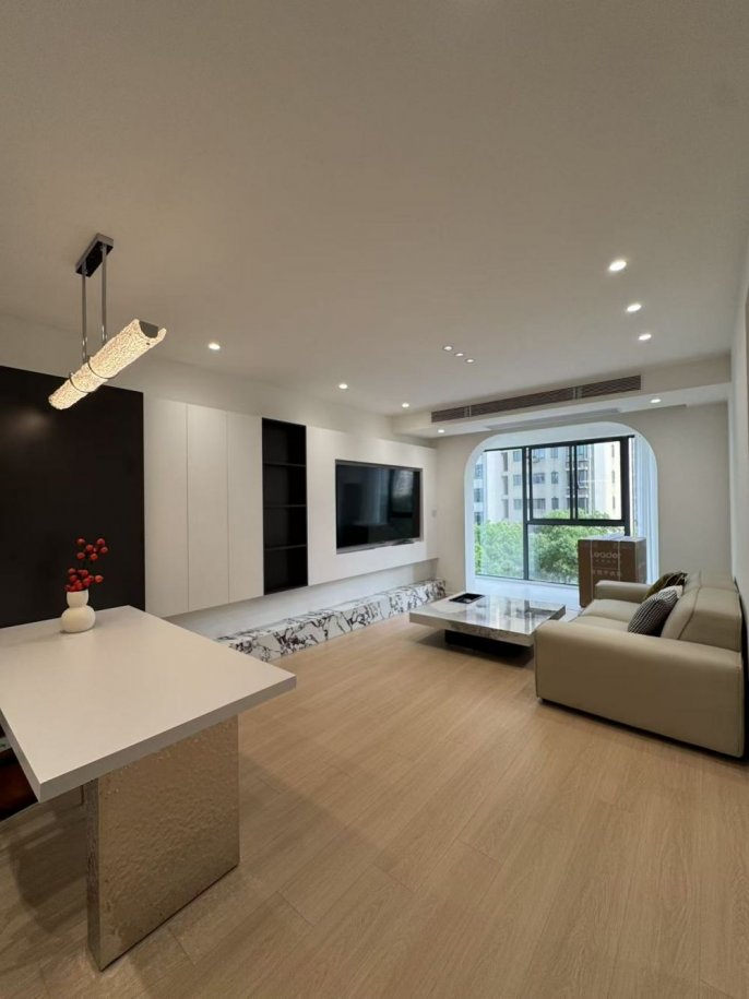Exquisite 1BR Elevator Apt w/Heating nr Line 6 in Pudong