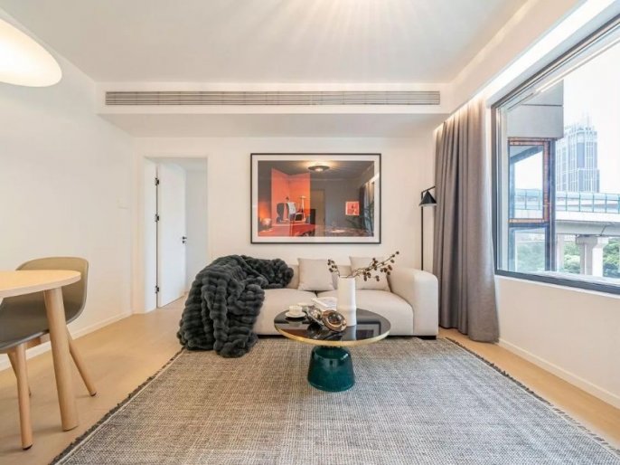 Modern 2Br w. floor heating&Balcony W. Nanjing Rd Station