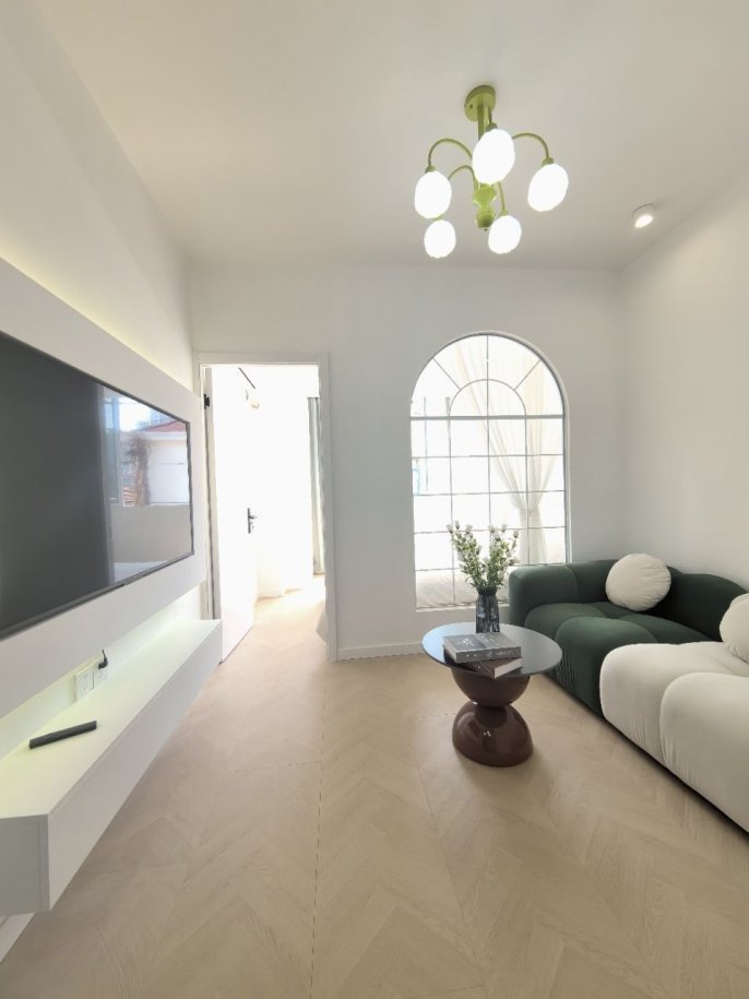 Jiangsu rd 1br 1lr@L2/11,clean&quiet/bright room/nice decoration