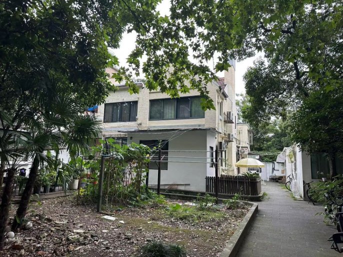 Beautiful 1BR Garden House Terrace Hengshan rd 9.9k