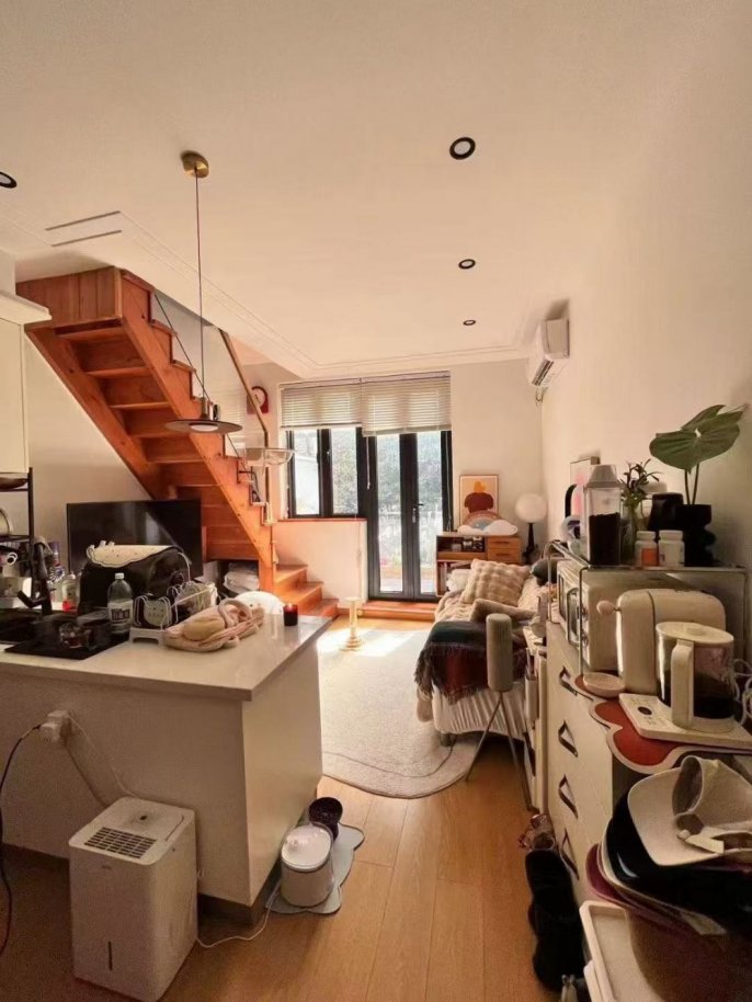 Changping rd 1BR apartment with balcony