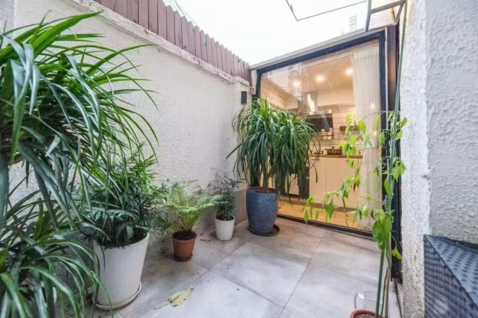 Unique 1-bedroom with patio M.huaihai road