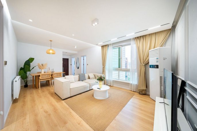 Elevator 2br/1bth apt@ minsheng rd pudong