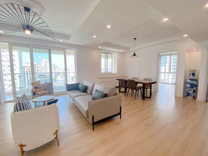 Elevator 3br/2bth apt with balcony@ dapuqiao rd