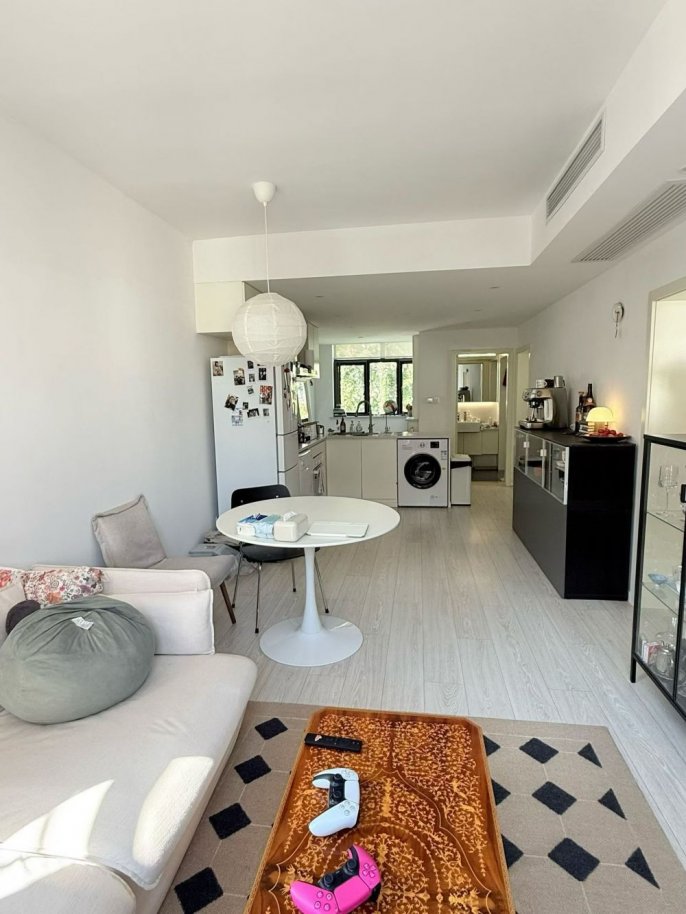 Near Wukang Building- bright - great value- natural sunlight - cosy