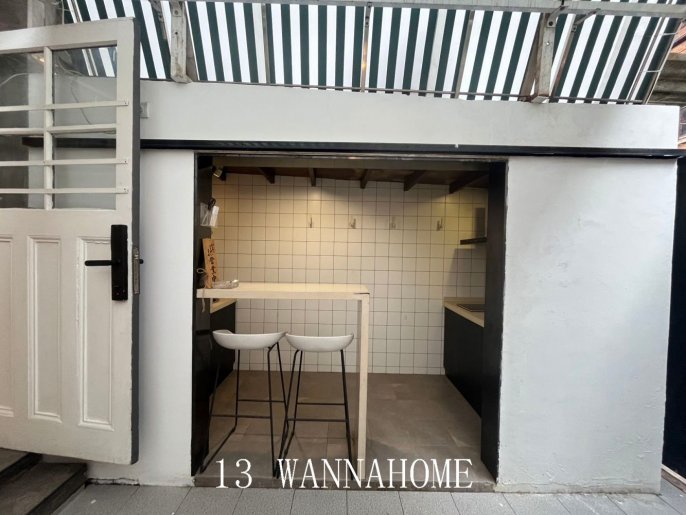 New&Modern 2 bedrooms Apt/W Nanjing Rd CBD/Large Yard