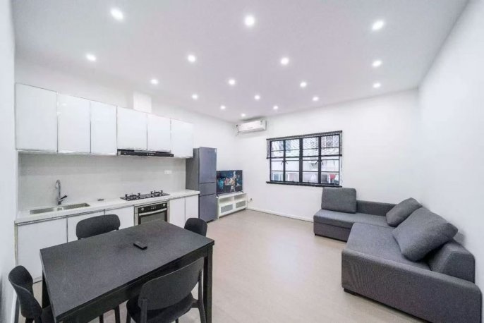 Good size 1BR APT 3rd floor Changshu Rd 7.8k