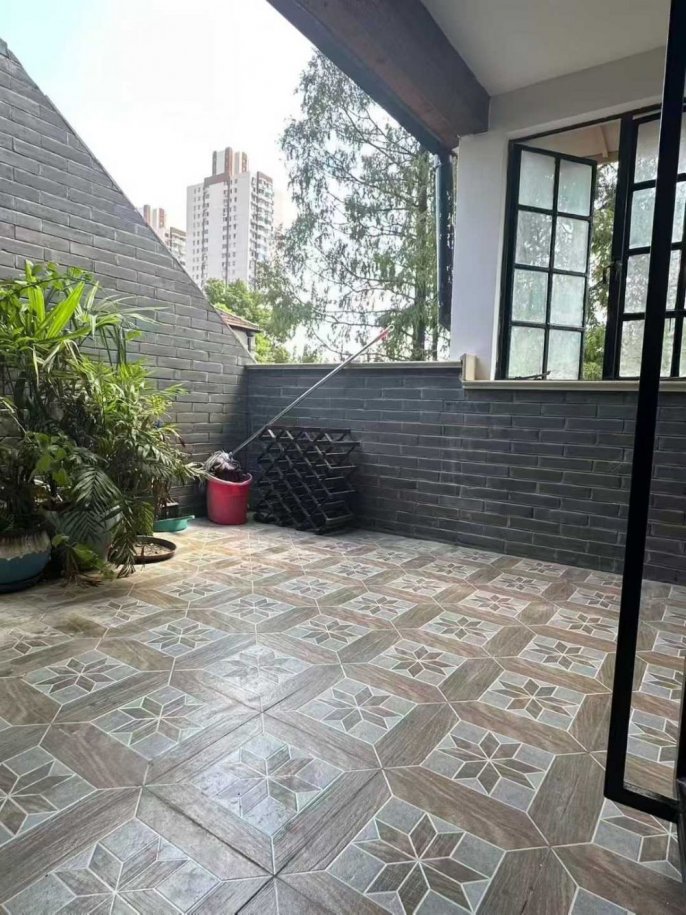 2BR Old Apt w/Heating&Terrace on Wuyuan Rd
