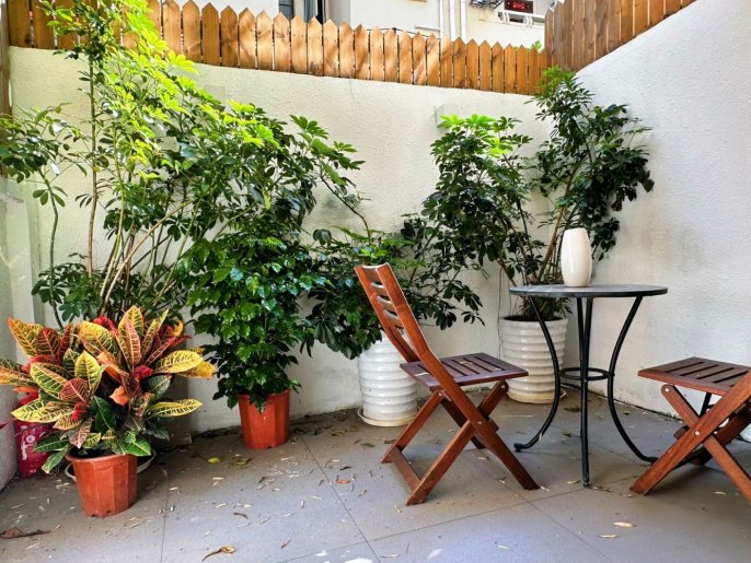 Charming real 1br 1lr with Yard Nr L2/11 jiangsu rd sta