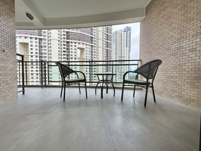 Modern 4brs floor heating balcony modern furniture in most popular compound Lujiazui